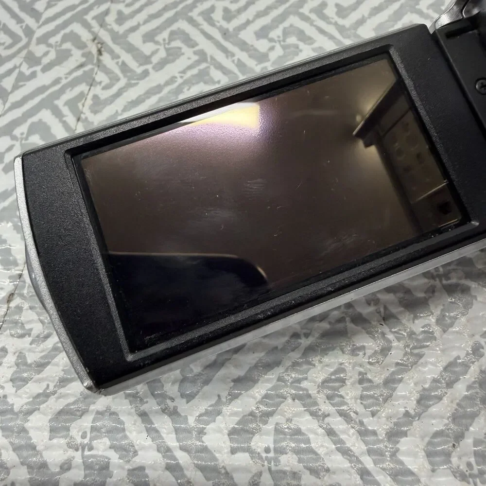 Sony Handycam DCR-SR68 80GB Camcorder Silver - For Parts/Repair - Blur On Zoom